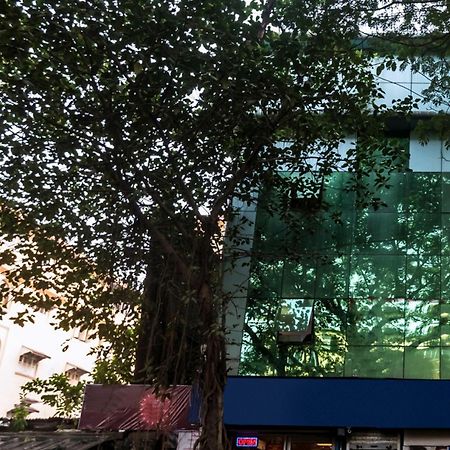 Hotel Plaza ムンバイ エクステリア 写真