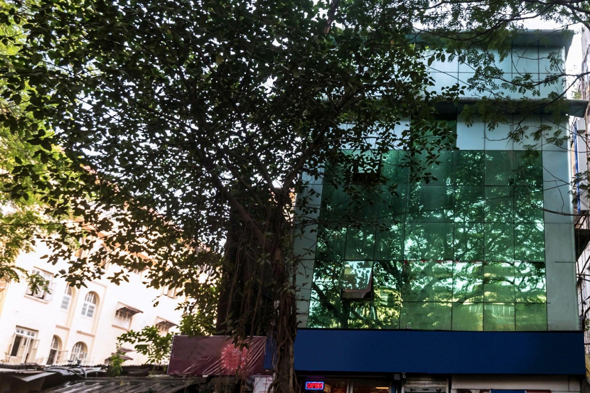 Hotel Plaza ムンバイ エクステリア 写真